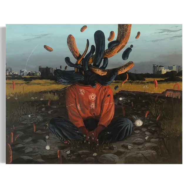 Personnage assis en tailleur dans un champ, la tête traversée de formes noires, ville au loin.
